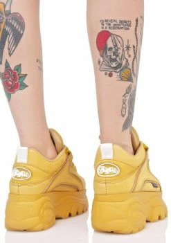 Buffalo London Nubuck Beige Platform Sneakers